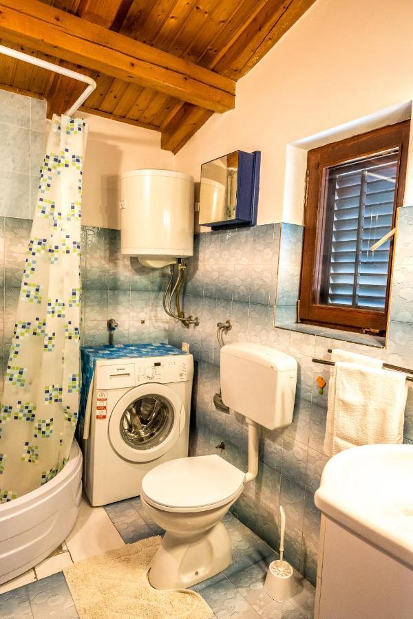 Apartmani Rosa Turanj Exterior foto