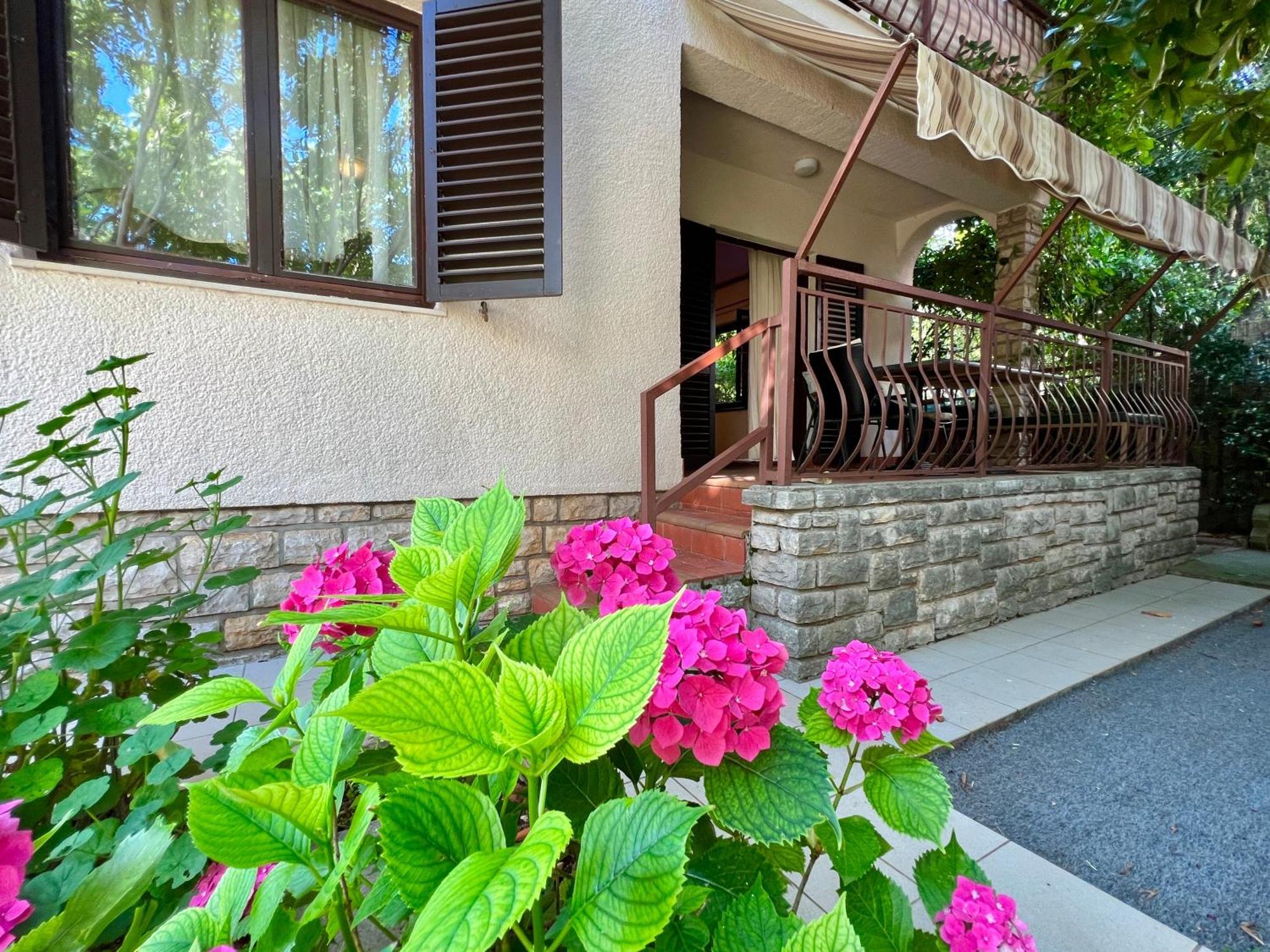 Apartmani Rosa Turanj Exterior foto